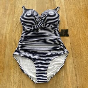 NWT Striped Navy One Piece Swimsuit Sz 6 D/DD NWT